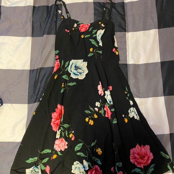 Dresses, rompers and skirts. - Picture 1 of 7